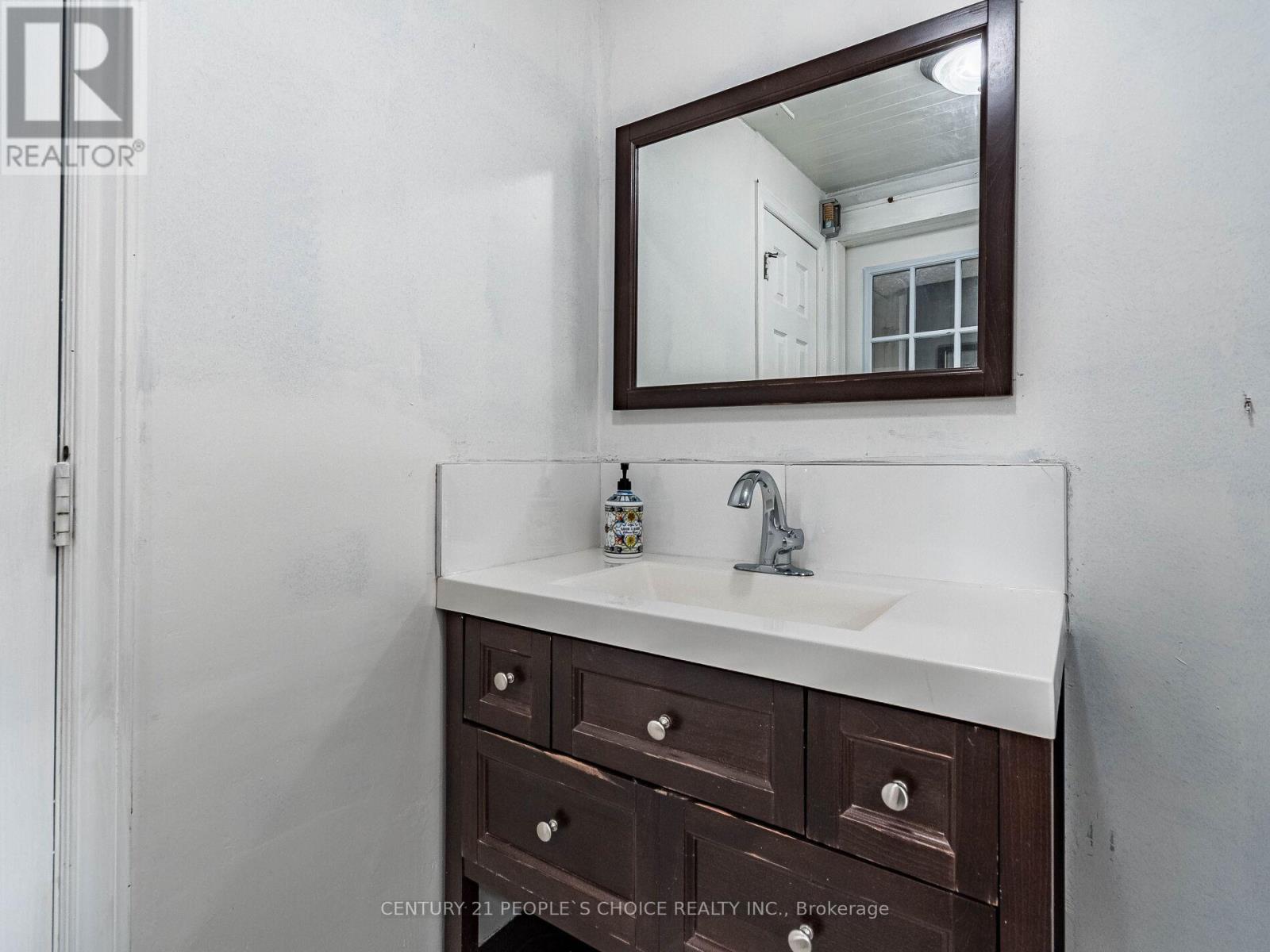 5001 Kitchener Street, Niagara Falls, Ontario  L2G 1A9 - Photo 19 - X12342353