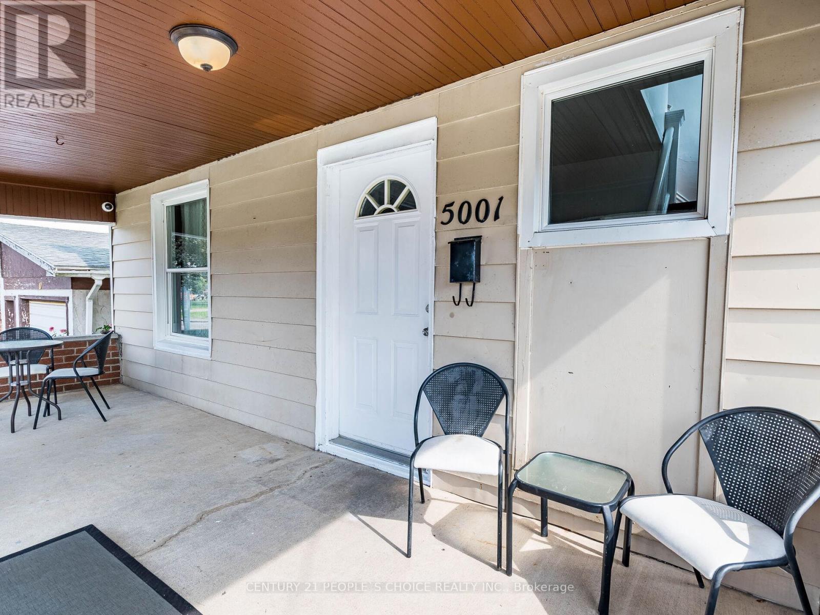 5001 Kitchener Street, Niagara Falls, Ontario  L2G 1A9 - Photo 4 - X12342353