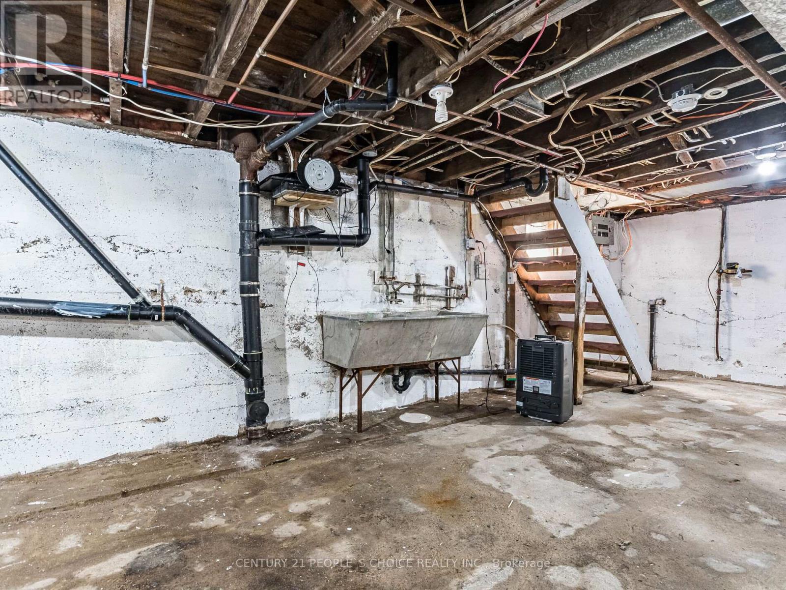 5001 Kitchener Street, Niagara Falls, Ontario  L2G 1A9 - Photo 43 - X12342353