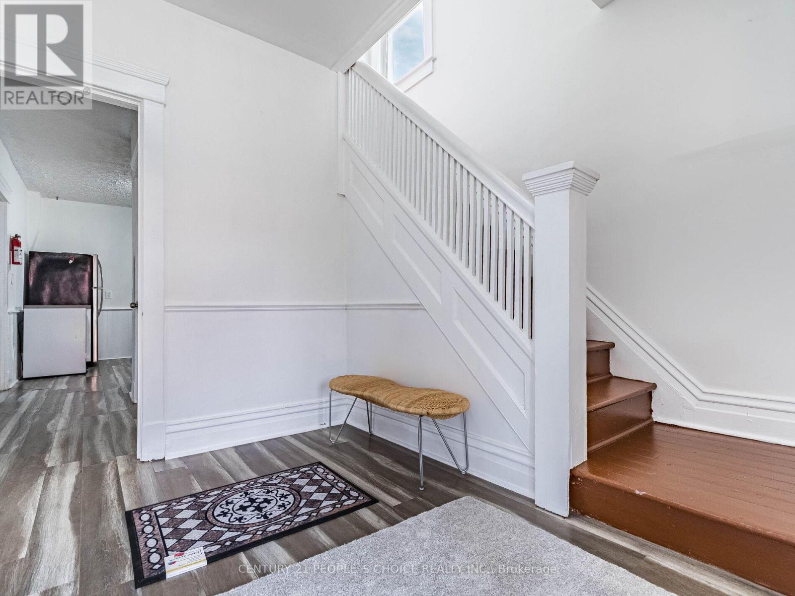 5001 Kitchener Street, Niagara Falls, Ontario  L2G 1A9 - Photo 6 - X12342353