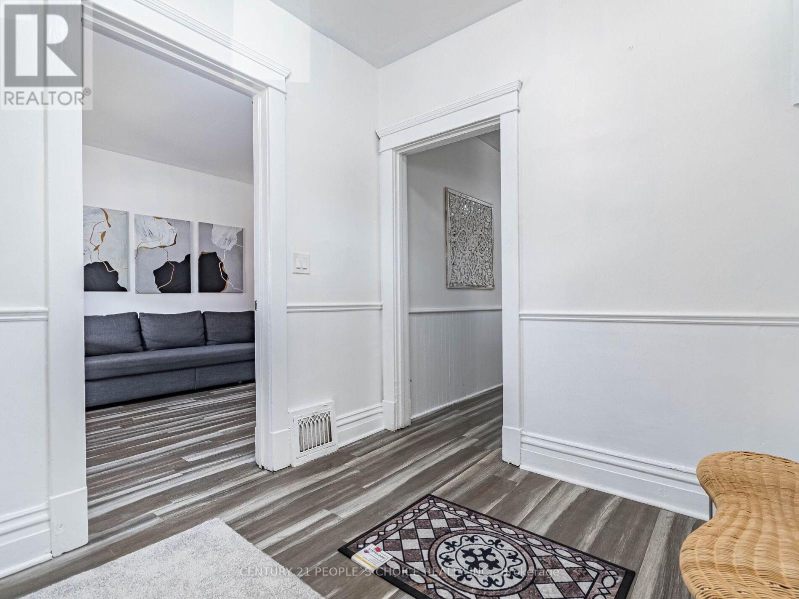 5001 Kitchener Street, Niagara Falls, Ontario  L2G 1A9 - Photo 7 - X12342353