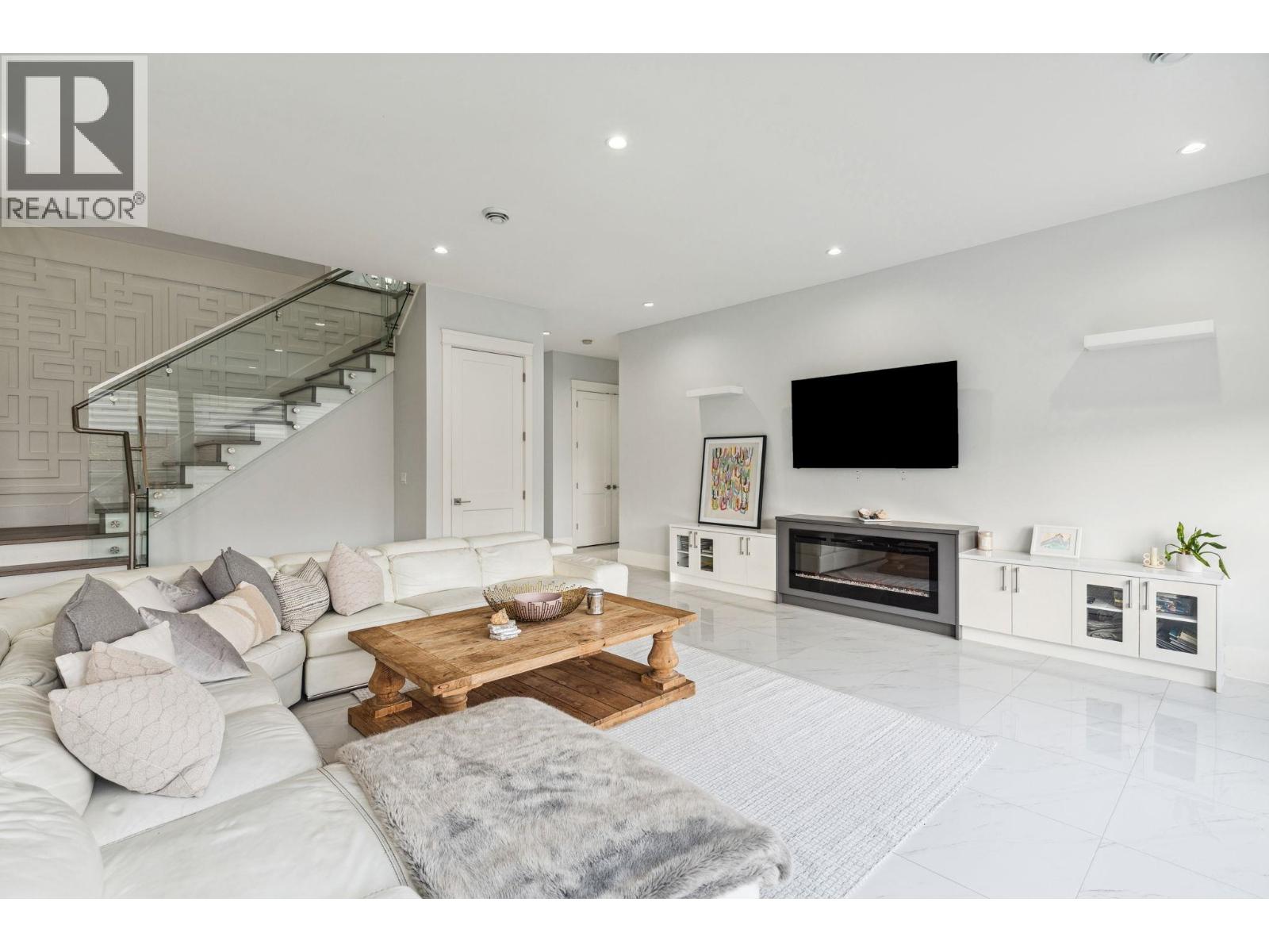 Property at 338 MUNDY STREET image 3