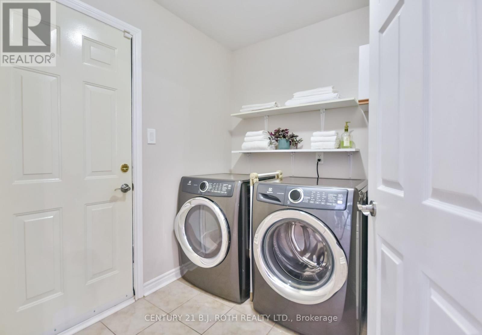 28 Shaina Court, Barrie (Painswick South), Ontario  L4N 9S7 - Photo 16 - S12342392