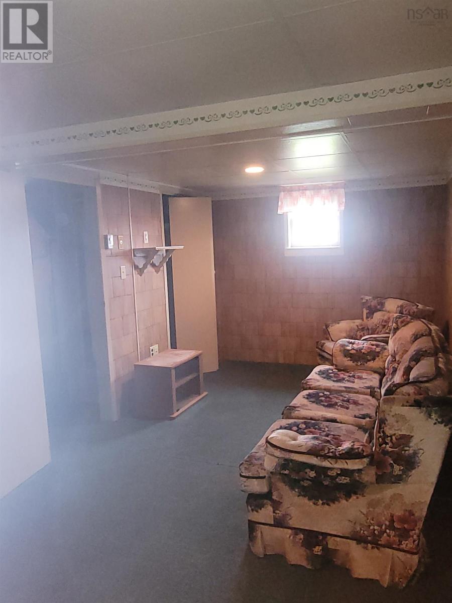 690 St Joseph Street, New Waterford, Nova Scotia  B1H 4G6 - Photo 10 - 202510368