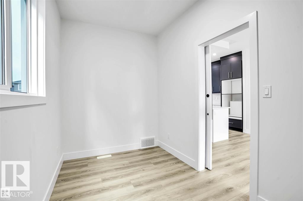 Property at 20 RESPLENDENT WY image 3