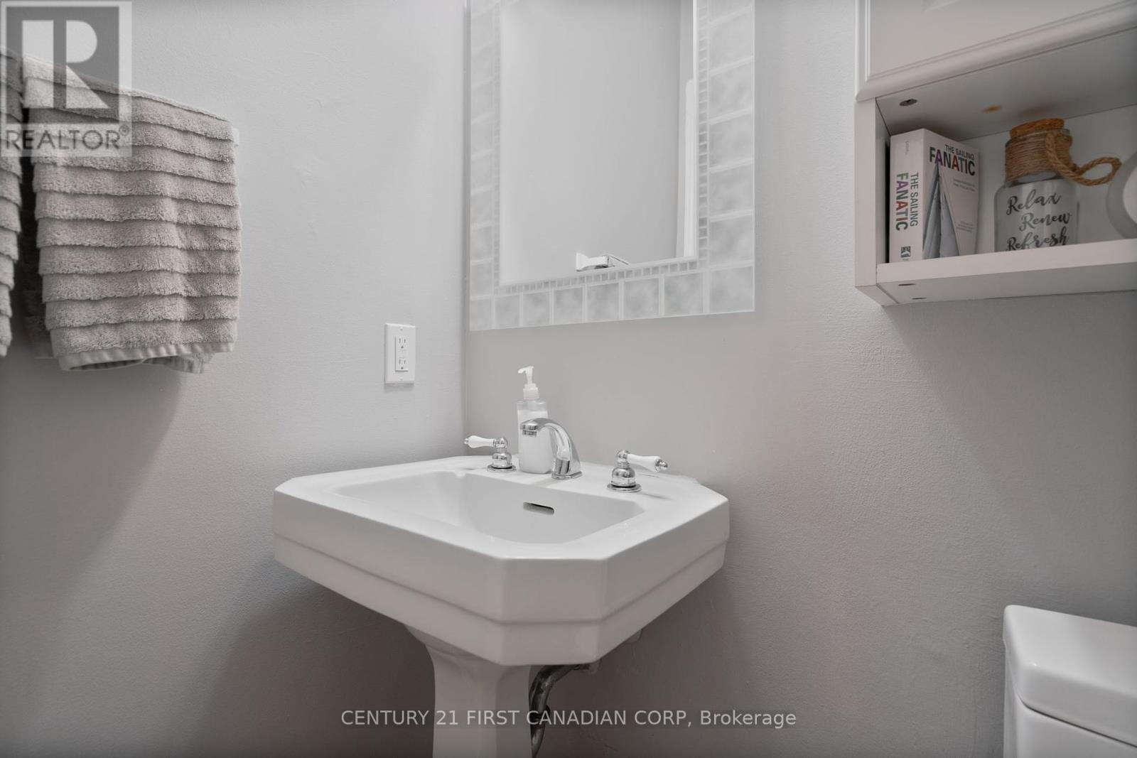 21 - 320 Westminster Avenue, London South, Ontario  N6C 5H5 - Photo 10 - X12342558