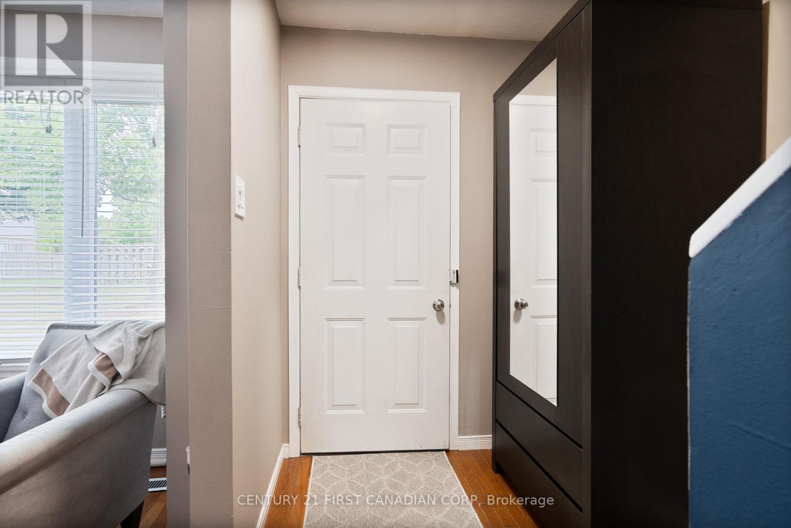 Property at 21 - 320 WESTMINSTER AVENUE image 2