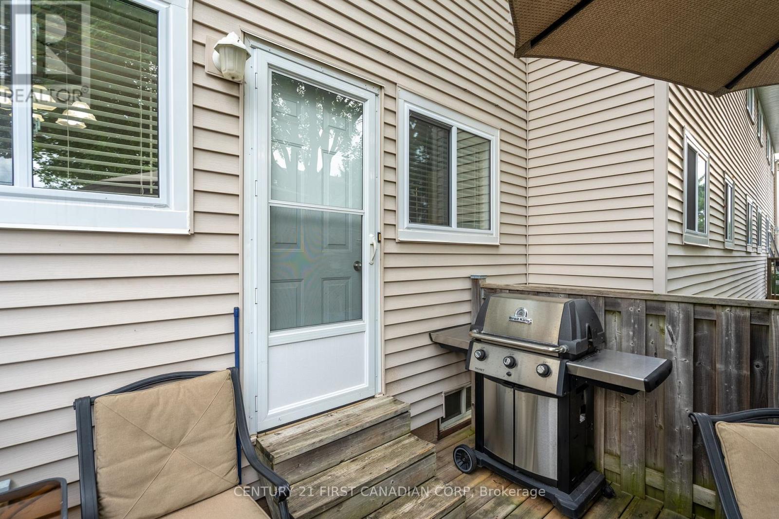 21 - 320 Westminster Avenue, London South, Ontario  N6C 5H5 - Photo 25 - X12342558