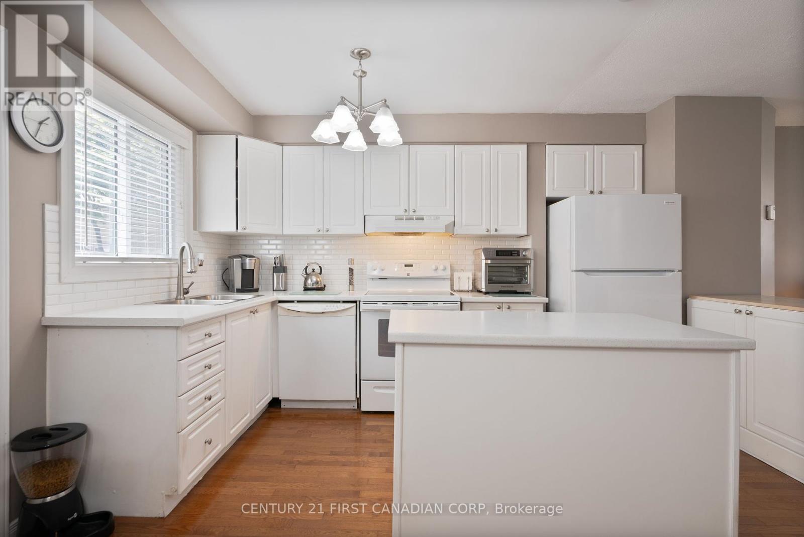 21 - 320 Westminster Avenue, London South, Ontario  N6C 5H5 - Photo 7 - X12342558