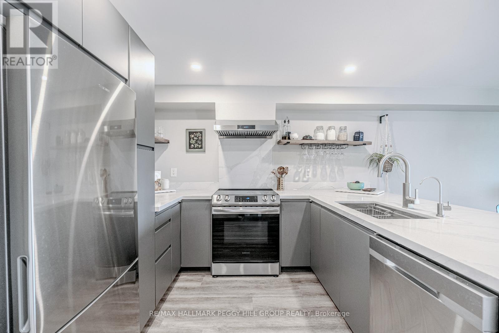 203 - 117 Edgehill Drive, Barrie (Letitia Heights), Ontario  L4N 1L9 - Photo 3 - S12342429