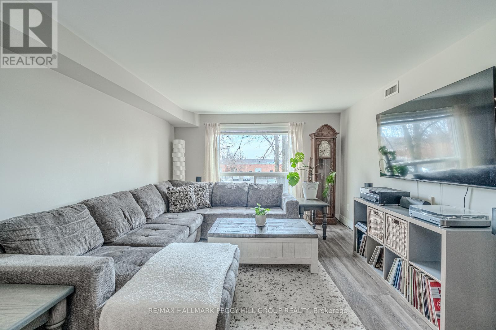 203 - 117 Edgehill Drive, Barrie (Letitia Heights), Ontario  L4N 1L9 - Photo 7 - S12342429