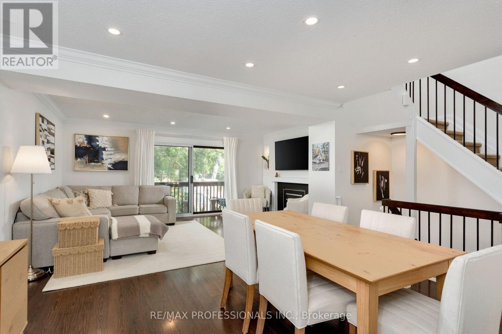 Property at 82 - 1080 WALDEN CIRCLE image 4