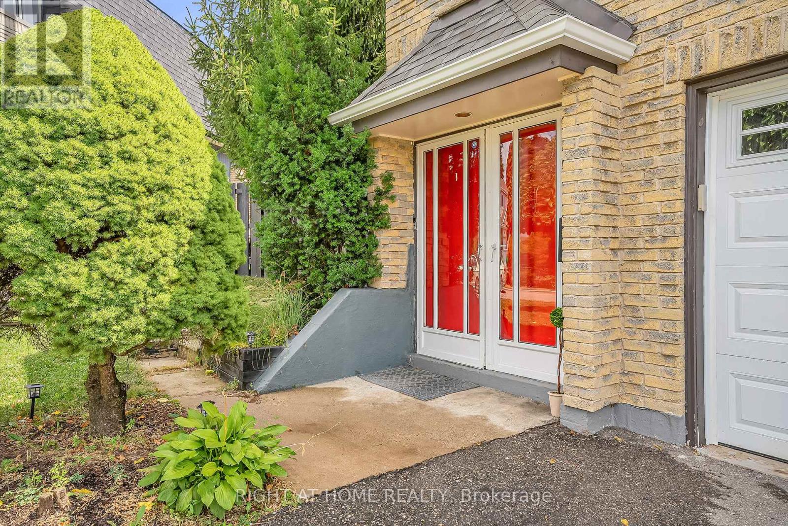 6824 Avila Road, Mississauga, Ontario  L5N 1R8 - Photo 2 - W12342444