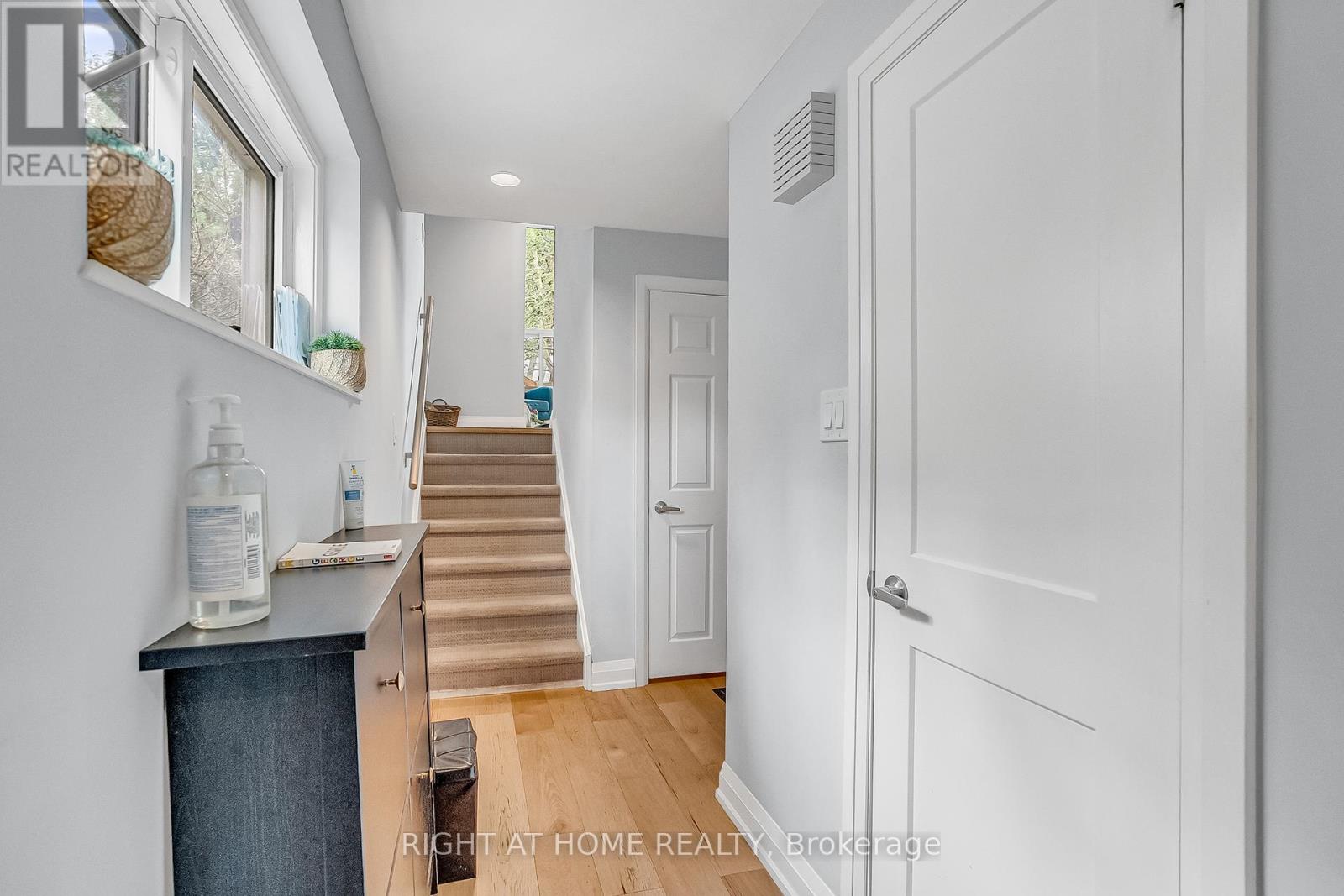 6824 Avila Road, Mississauga, Ontario  L5N 1R8 - Photo 6 - W12342444