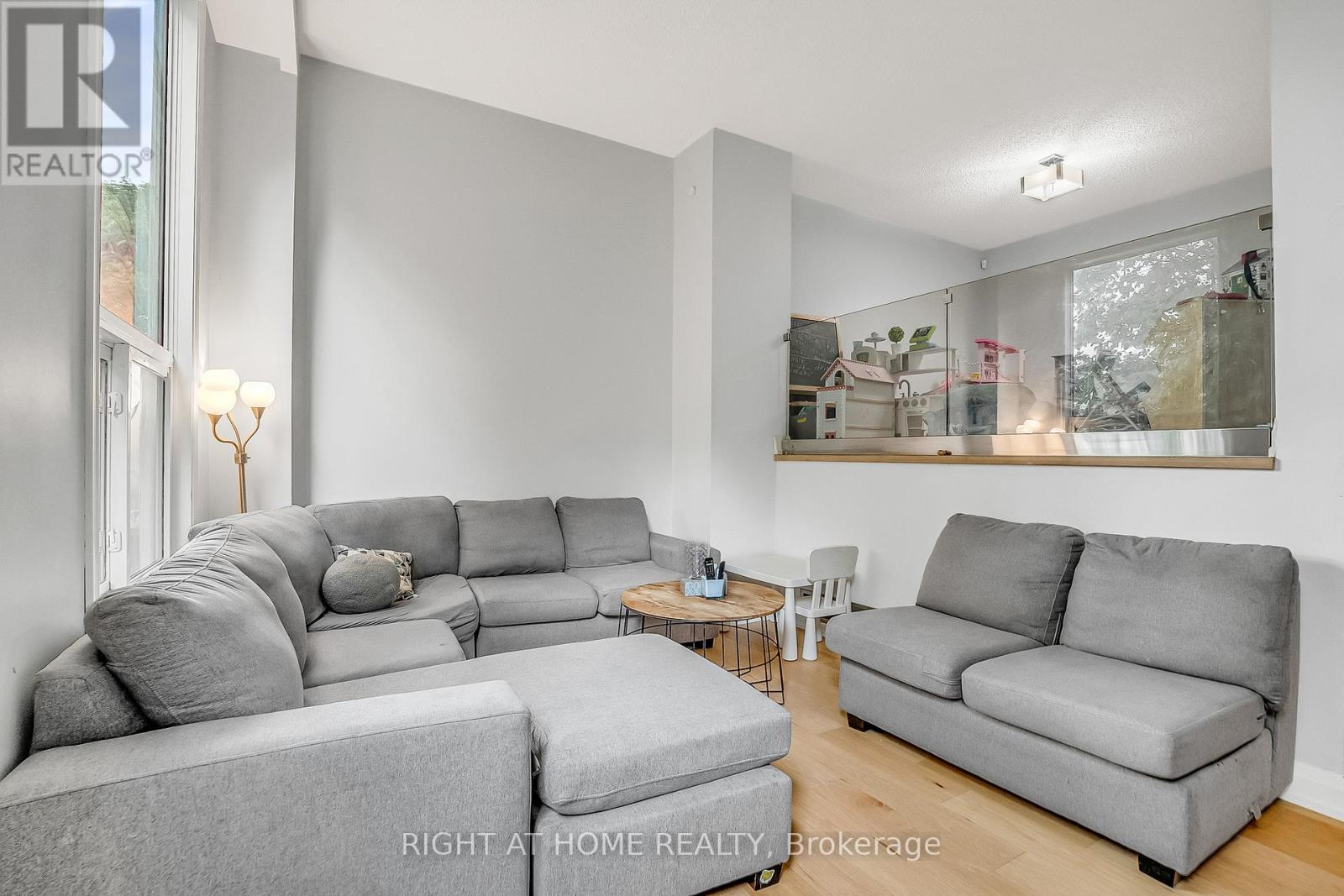 6824 Avila Road, Mississauga, Ontario  L5N 1R8 - Photo 9 - W12342444