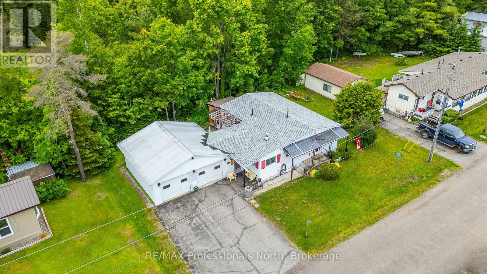 1025 Seventh Lane, Minden Hills, Ontario  K0M 2K0 - Photo 3 - X12342515