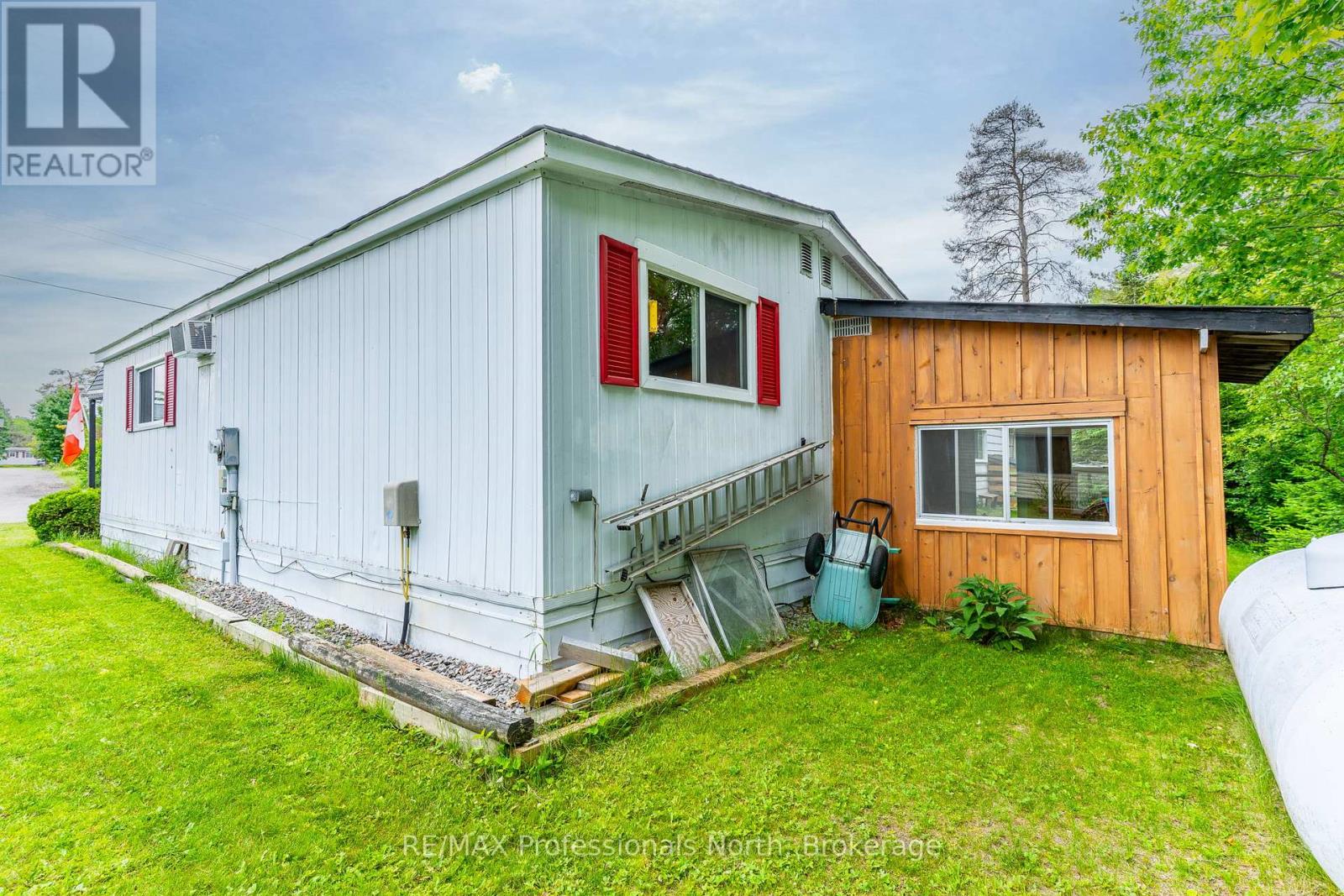 1025 Seventh Lane, Minden Hills, Ontario  K0M 2K0 - Photo 4 - X12342515