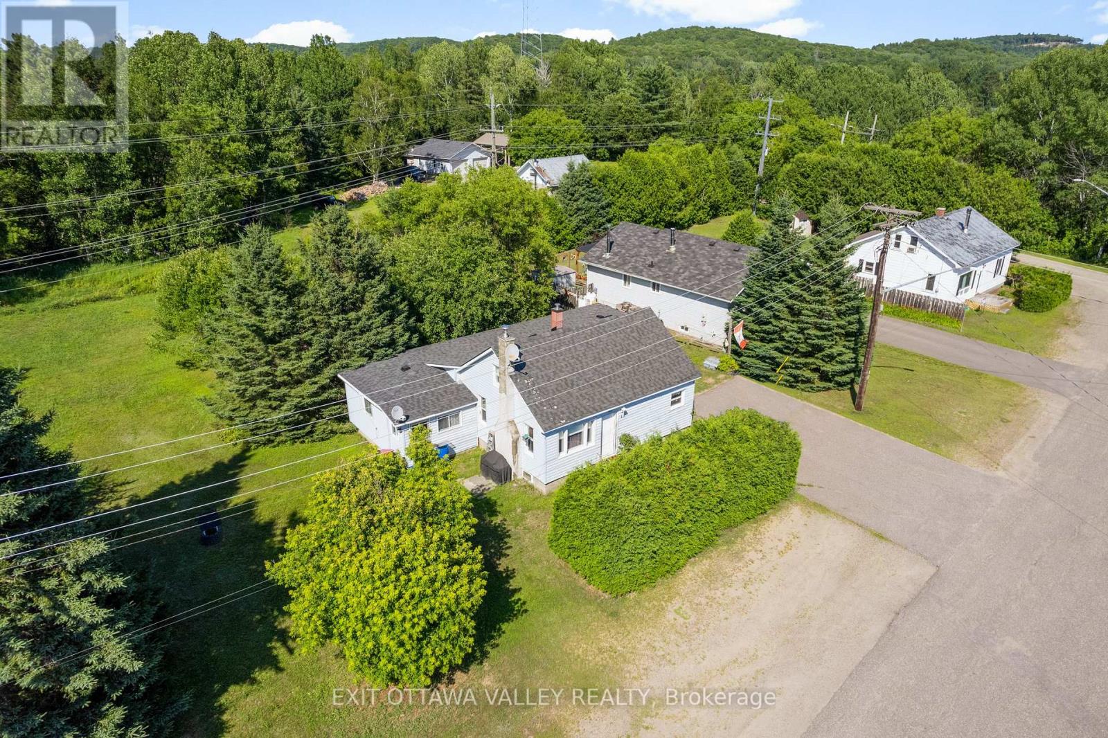 15 Philip Street, Madawaska Valley, Ontario  K0J 1B0 - Photo 2 - X12314614