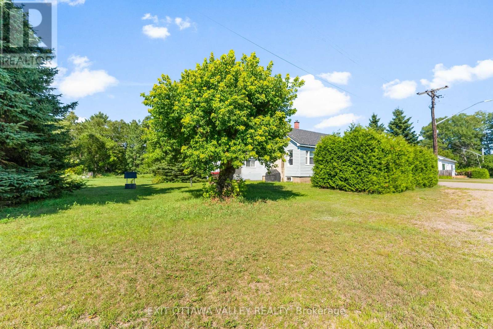 15 Philip Street, Madawaska Valley, Ontario  K0J 1B0 - Photo 3 - X12314614