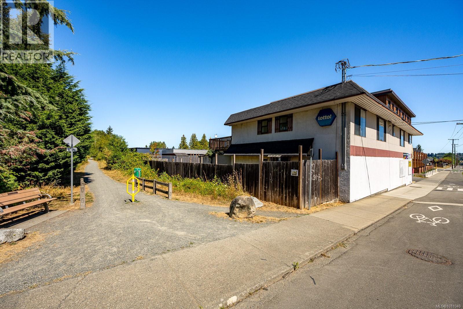 865 17th St, Courtenay, British Columbia  V9N 1Z3 - Photo 3 - 1011040