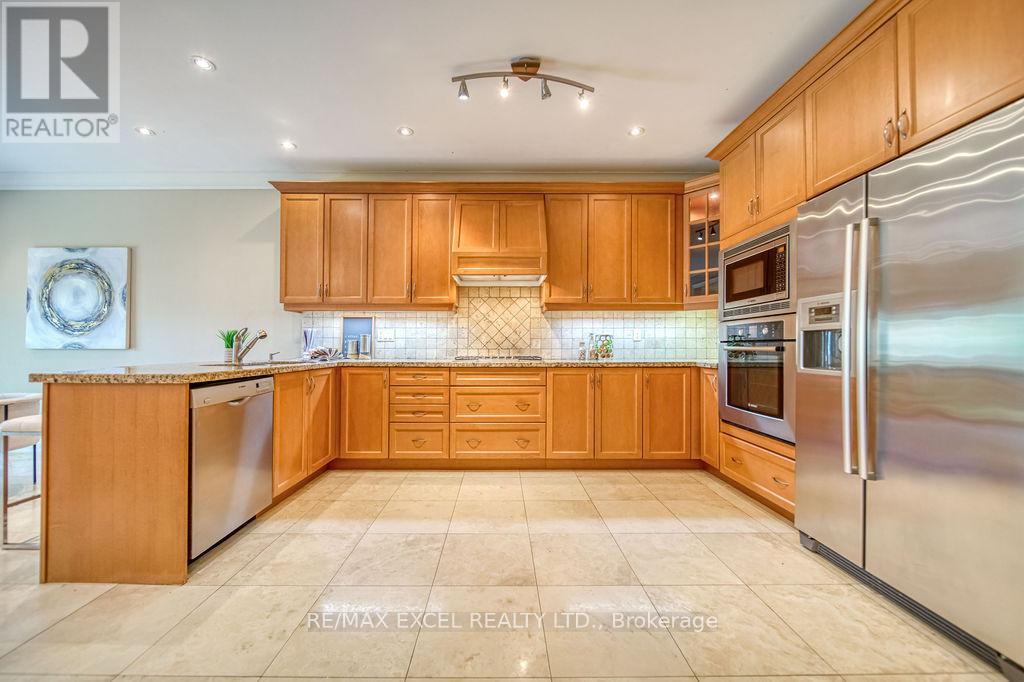 166 Townsgate Drive, Vaughan (Crestwood-Springfarm-Yorkhill), Ontario  L4J 8J5 - Photo 12 - N12342473