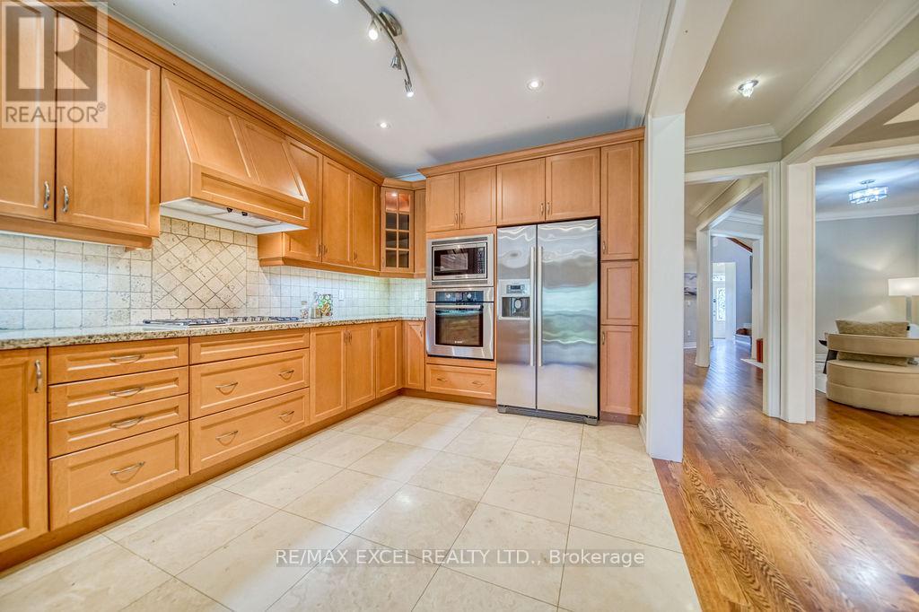 166 Townsgate Drive, Vaughan (Crestwood-Springfarm-Yorkhill), Ontario  L4J 8J5 - Photo 14 - N12342473