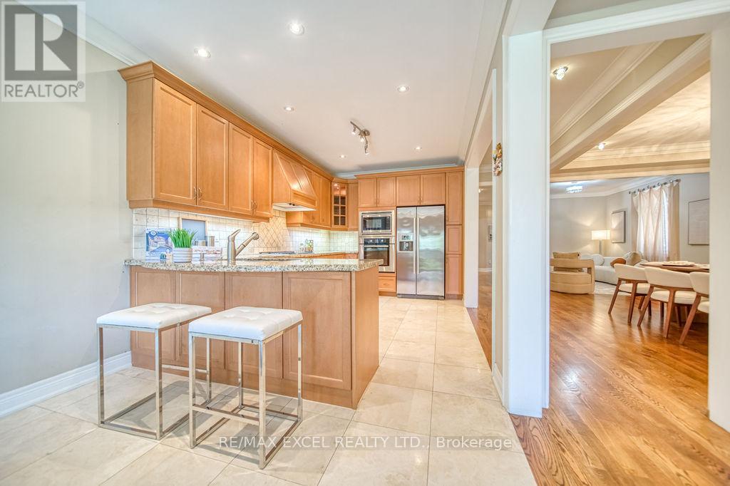 166 Townsgate Drive, Vaughan (Crestwood-Springfarm-Yorkhill), Ontario  L4J 8J5 - Photo 15 - N12342473