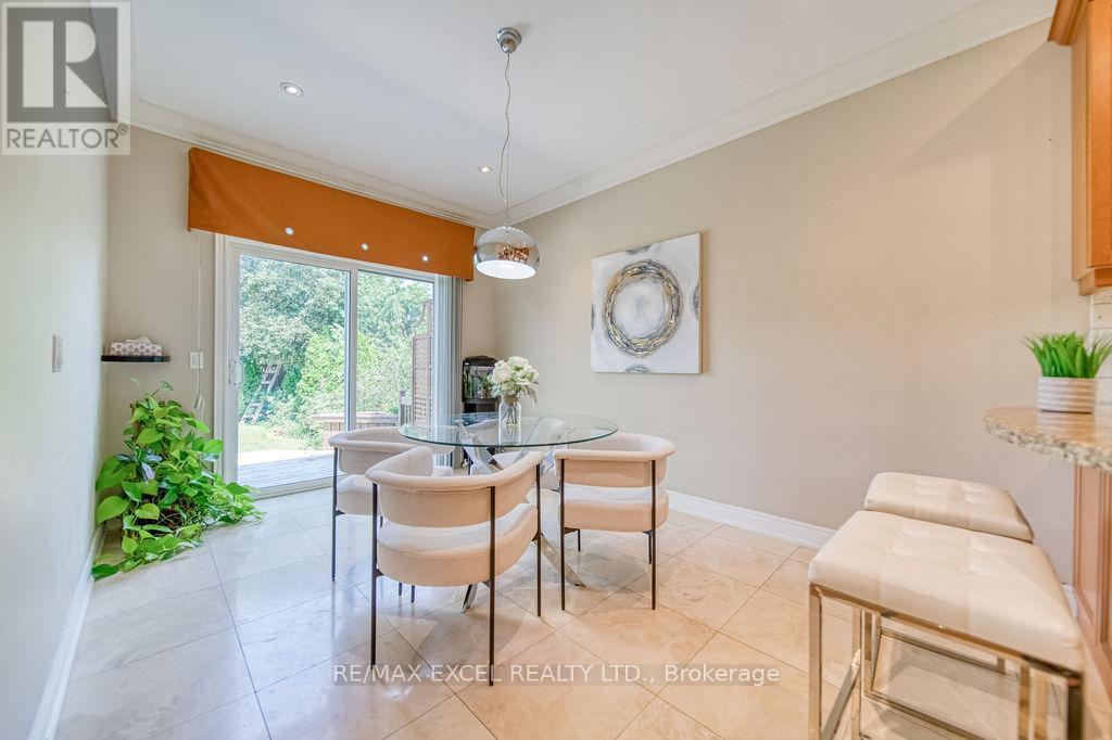 166 Townsgate Drive, Vaughan (Crestwood-Springfarm-Yorkhill), Ontario  L4J 8J5 - Photo 16 - N12342473