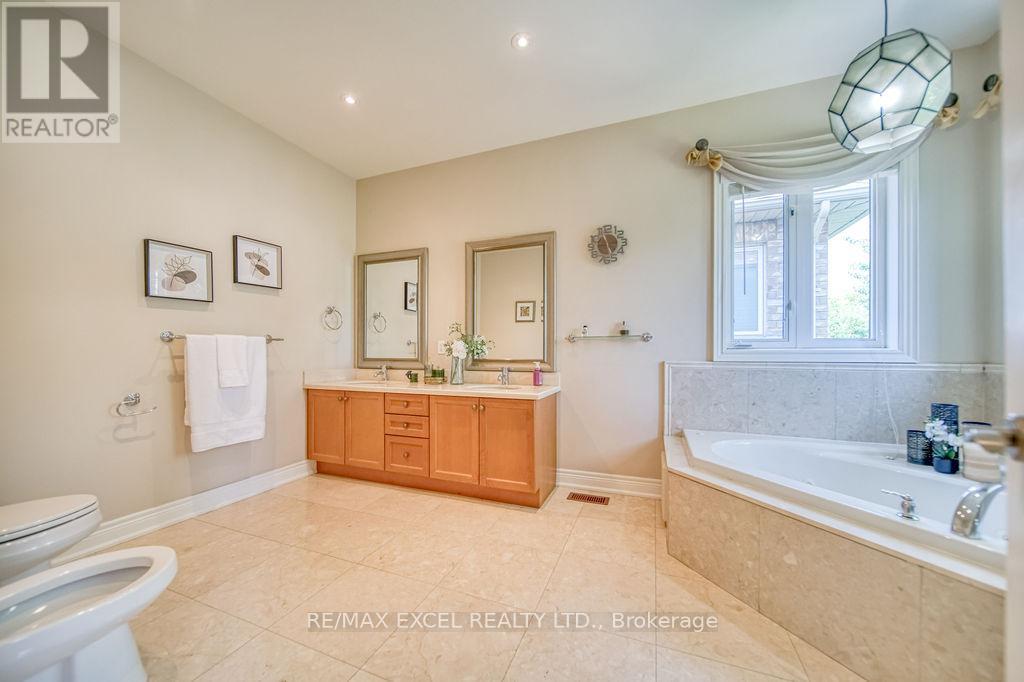 166 Townsgate Drive, Vaughan (Crestwood-Springfarm-Yorkhill), Ontario  L4J 8J5 - Photo 23 - N12342473