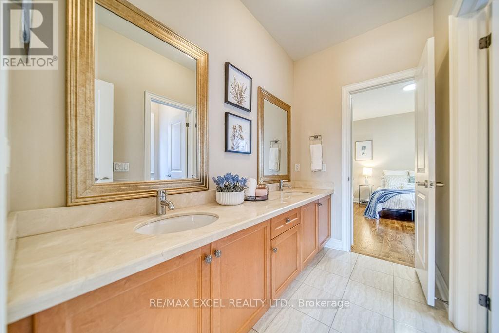 166 Townsgate Drive, Vaughan (Crestwood-Springfarm-Yorkhill), Ontario  L4J 8J5 - Photo 27 - N12342473