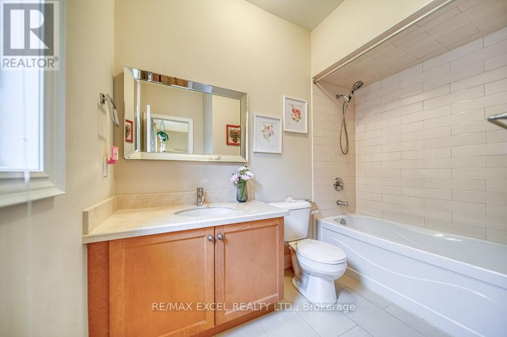 166 Townsgate Drive, Vaughan (Crestwood-Springfarm-Yorkhill), Ontario  L4J 8J5 - Photo 30 - N12342473