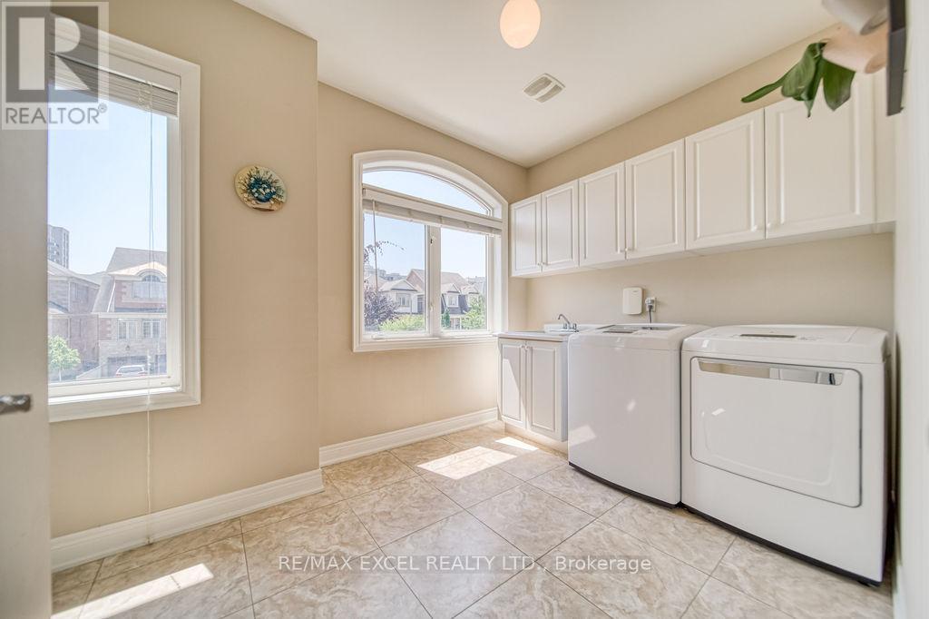 166 Townsgate Drive, Vaughan (Crestwood-Springfarm-Yorkhill), Ontario  L4J 8J5 - Photo 31 - N12342473