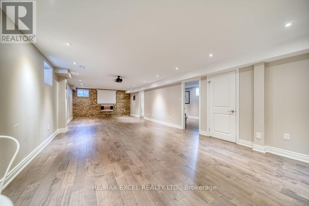 166 Townsgate Drive, Vaughan (Crestwood-Springfarm-Yorkhill), Ontario  L4J 8J5 - Photo 35 - N12342473