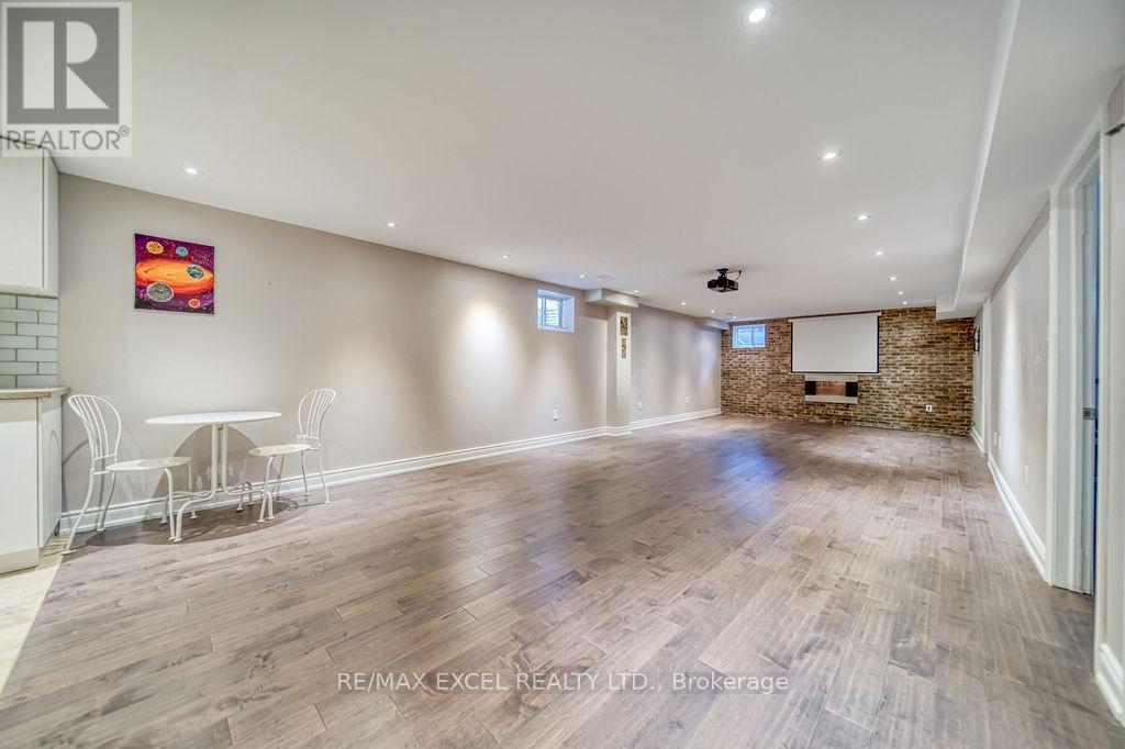 166 Townsgate Drive, Vaughan (Crestwood-Springfarm-Yorkhill), Ontario  L4J 8J5 - Photo 36 - N12342473