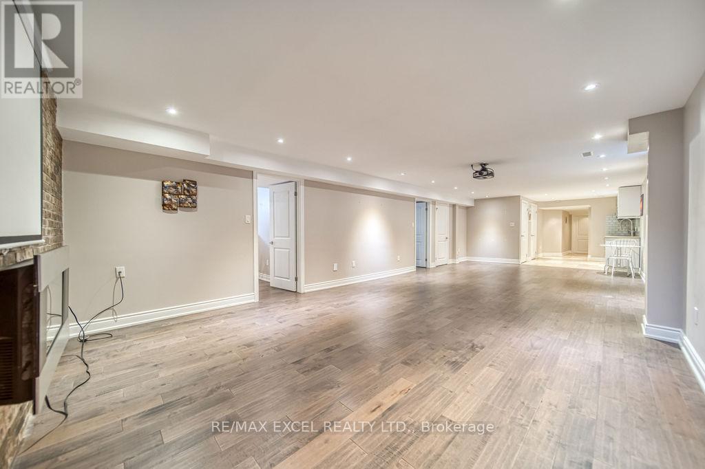 166 Townsgate Drive, Vaughan (Crestwood-Springfarm-Yorkhill), Ontario  L4J 8J5 - Photo 37 - N12342473