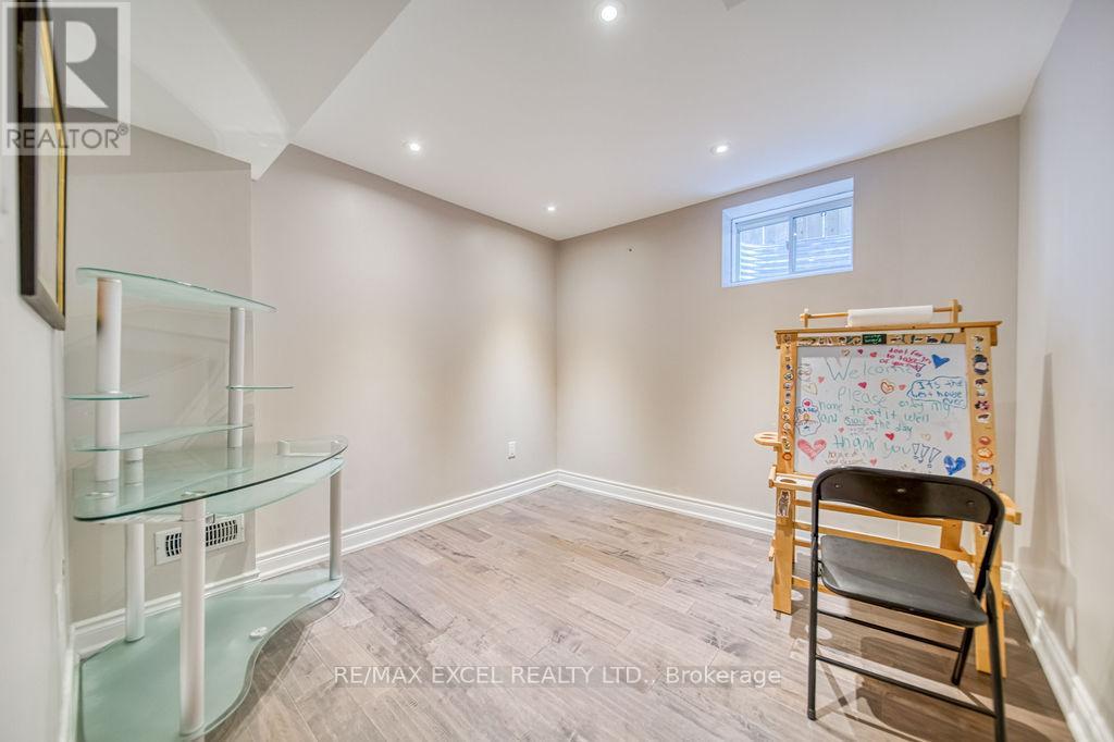 166 Townsgate Drive, Vaughan (Crestwood-Springfarm-Yorkhill), Ontario  L4J 8J5 - Photo 40 - N12342473