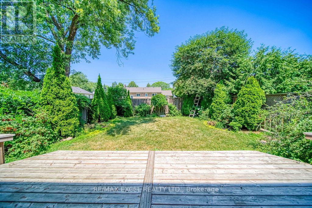 166 Townsgate Drive, Vaughan (Crestwood-Springfarm-Yorkhill), Ontario  L4J 8J5 - Photo 43 - N12342473