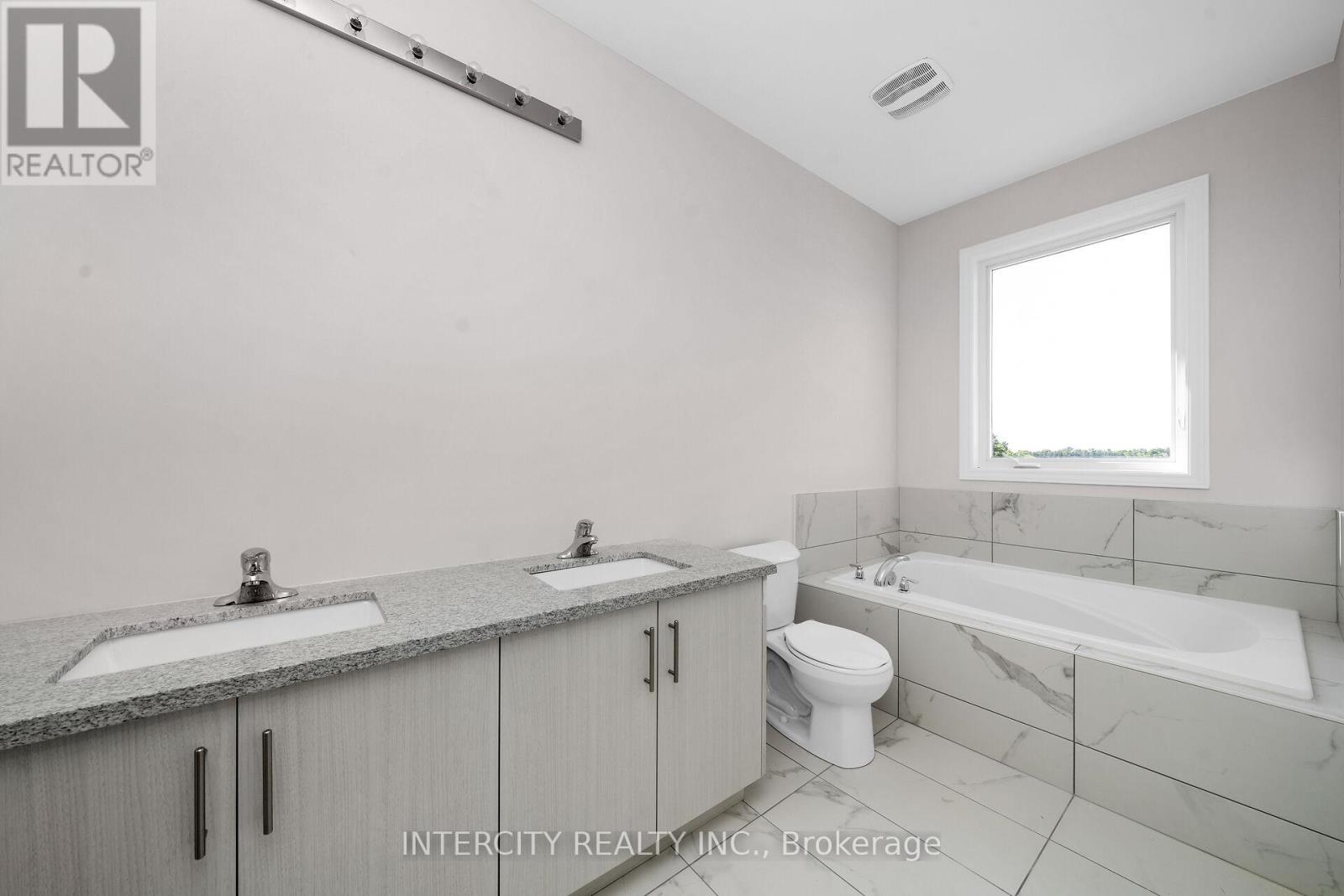83 Puisaya Drive, Richmond Hill, Ontario  L4E 1A2 - Photo 25 - N12342505