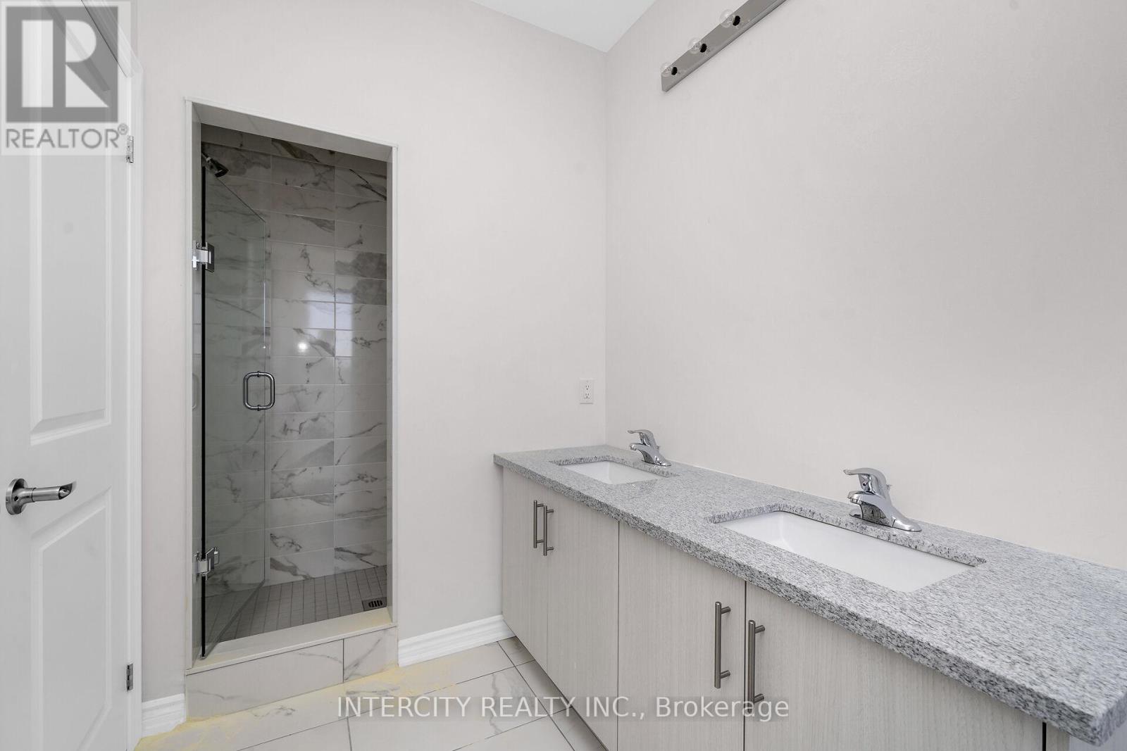 83 Puisaya Drive, Richmond Hill, Ontario  L4E 1A2 - Photo 26 - N12342505