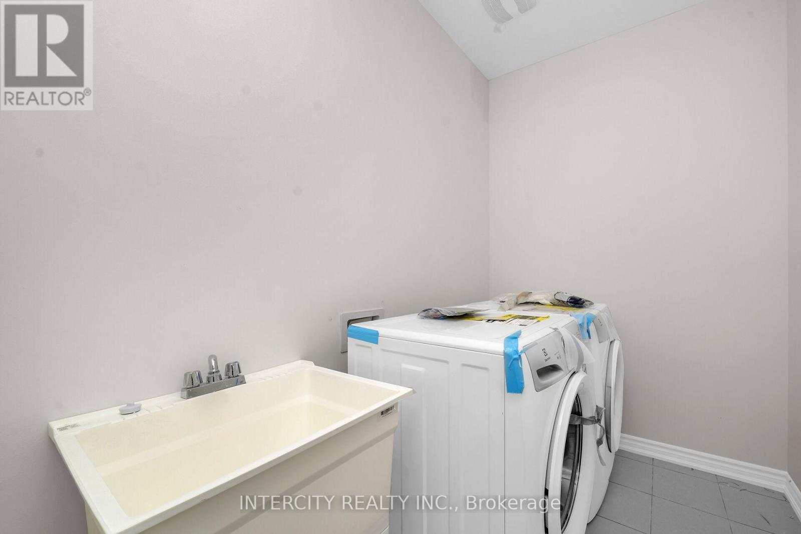 83 Puisaya Drive, Richmond Hill, Ontario  L4E 1A2 - Photo 33 - N12342505