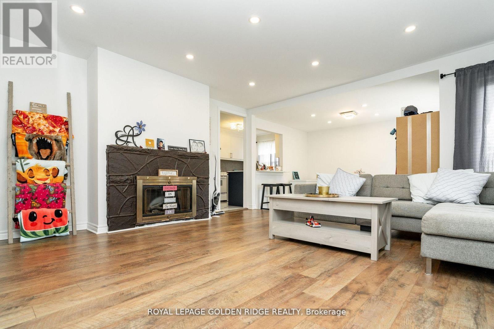 19 Lake Drive N, Georgina, Ontario  L4P 1A2 - Photo 6 - N12342589