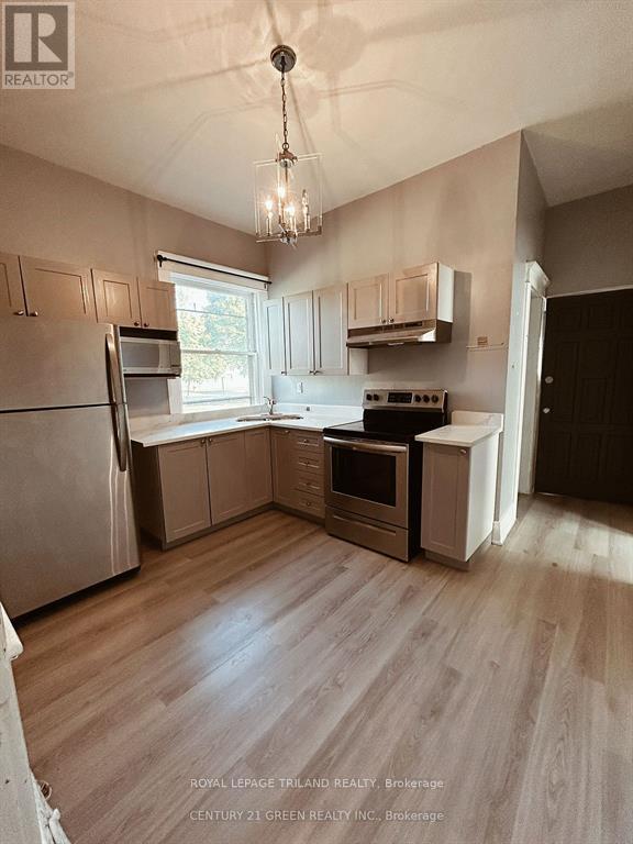 633 Hamilton Road, London East, Ontario  N5Z 1T1 - Photo 7 - X12342617
