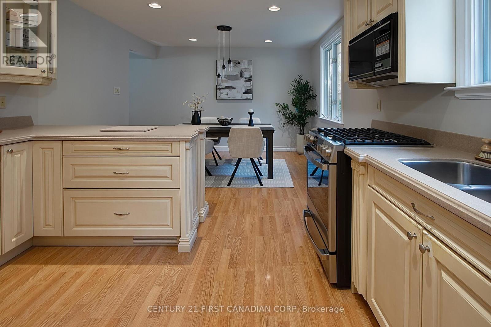 68 Nottinghill Crescent, London South, Ontario  N6K 1R2 - Photo 11 - X12342618