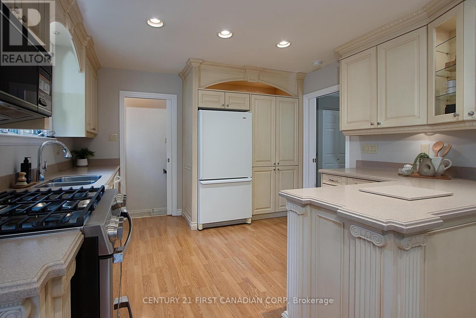 68 Nottinghill Crescent, London South, Ontario  N6K 1R2 - Photo 13 - X12342618