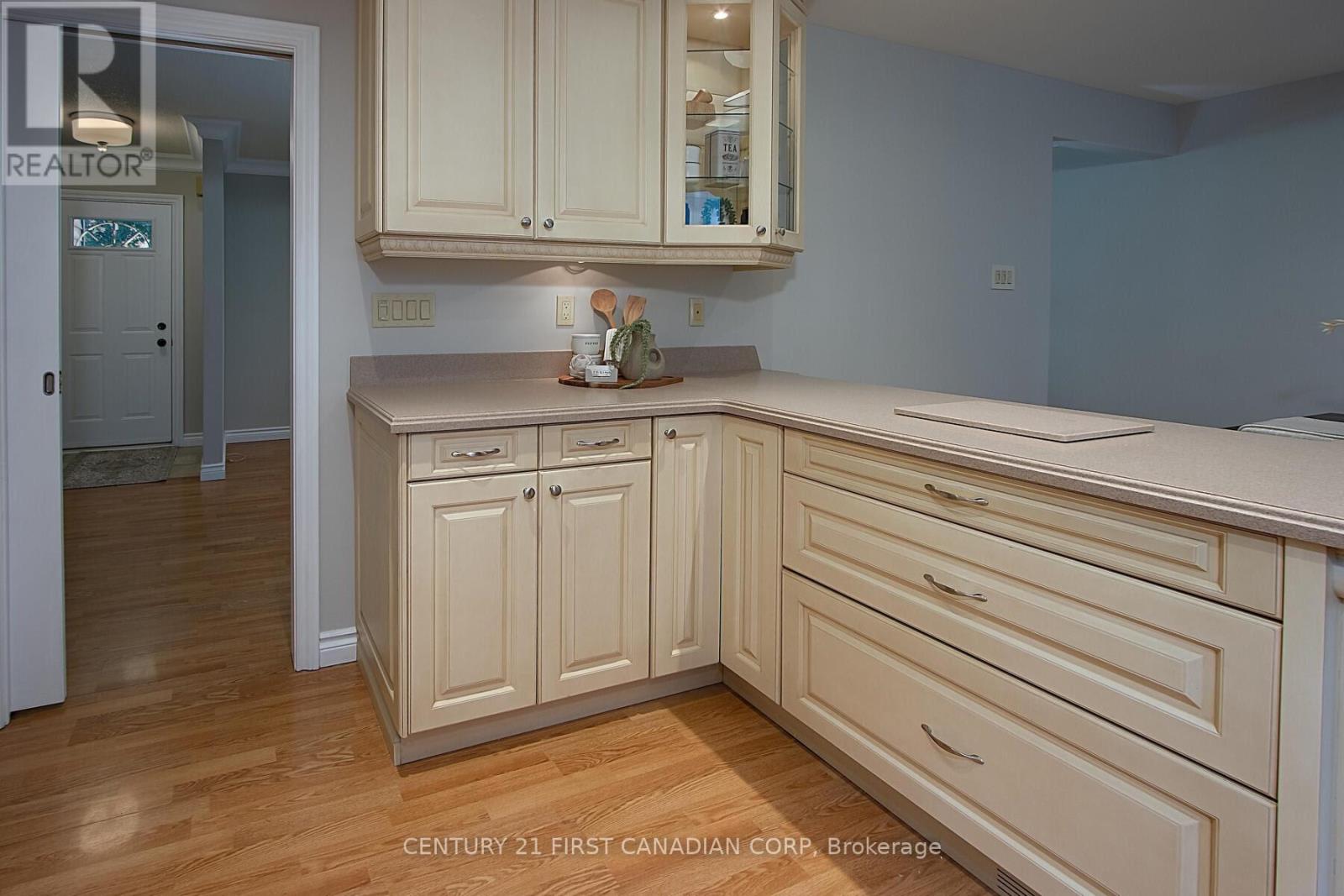68 Nottinghill Crescent, London South, Ontario  N6K 1R2 - Photo 14 - X12342618