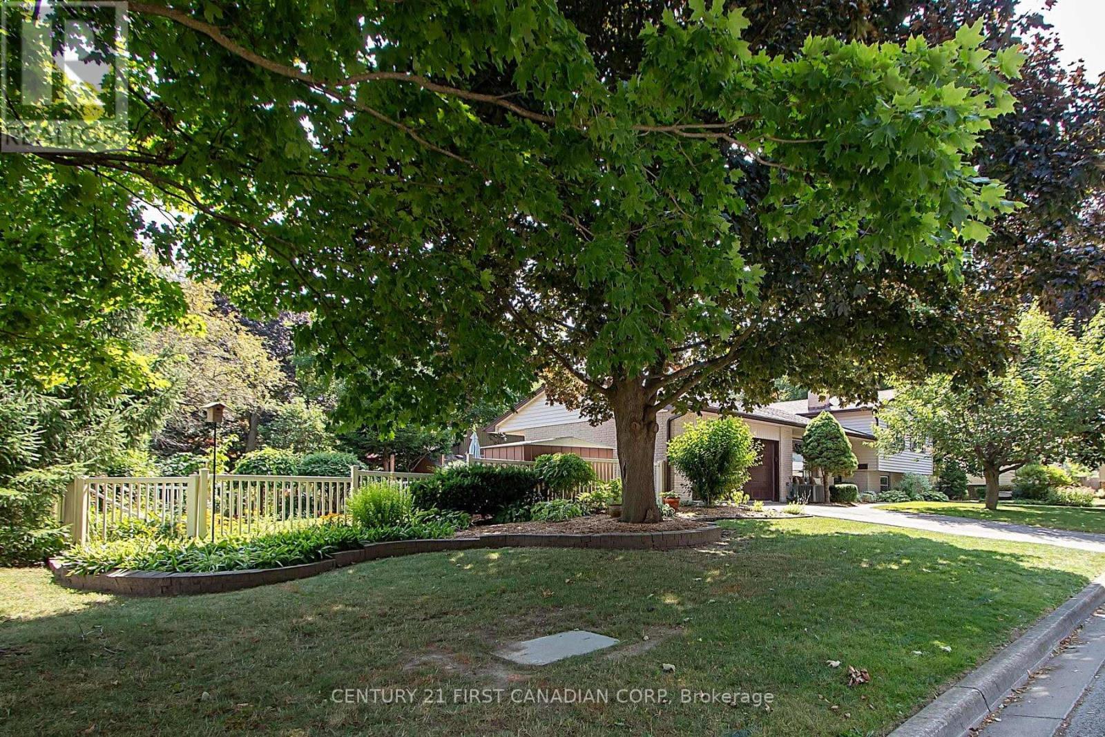 68 Nottinghill Crescent, London South, Ontario  N6K 1R2 - Photo 2 - X12342618