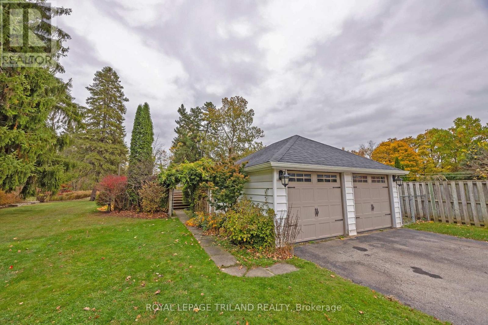 357 Sunset Drive, Central Elgin, Ontario  N5R 3C6 - Photo 32 - X12342639