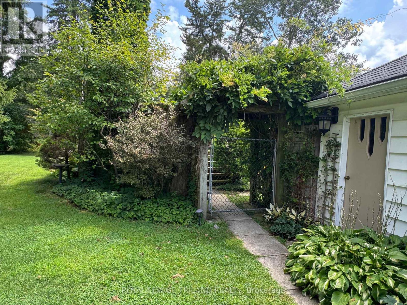 357 Sunset Drive, Central Elgin, Ontario  N5R 3C6 - Photo 33 - X12342639