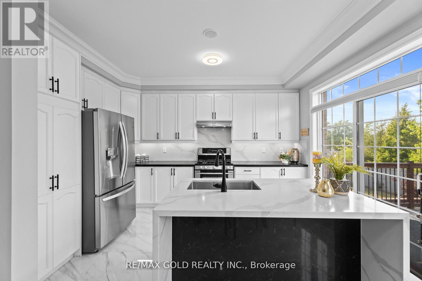 29 Tennant Drive, Brampton, Ontario  L6R 0G6 - Photo 12 - W12342509