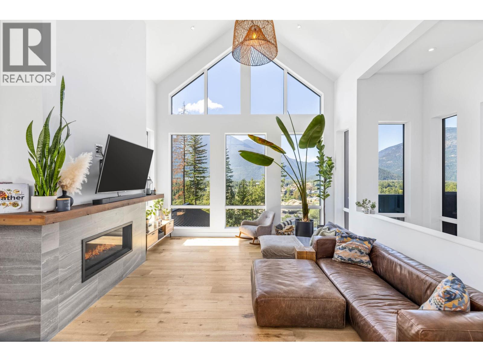 7676 Cerulean Drive, Pemberton, British Columbia  V0N 2L3 - Photo 4 - R3036866